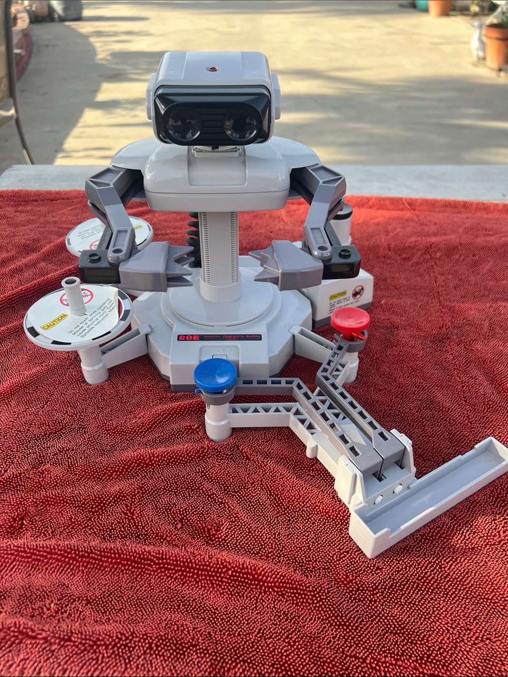 R.O.B. Nintendo’s Robotic Operating Buddy NES Tested